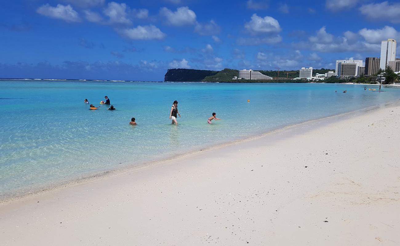 Matapang Beach Park'in fotoğrafı beyaz ince kum yüzey ile