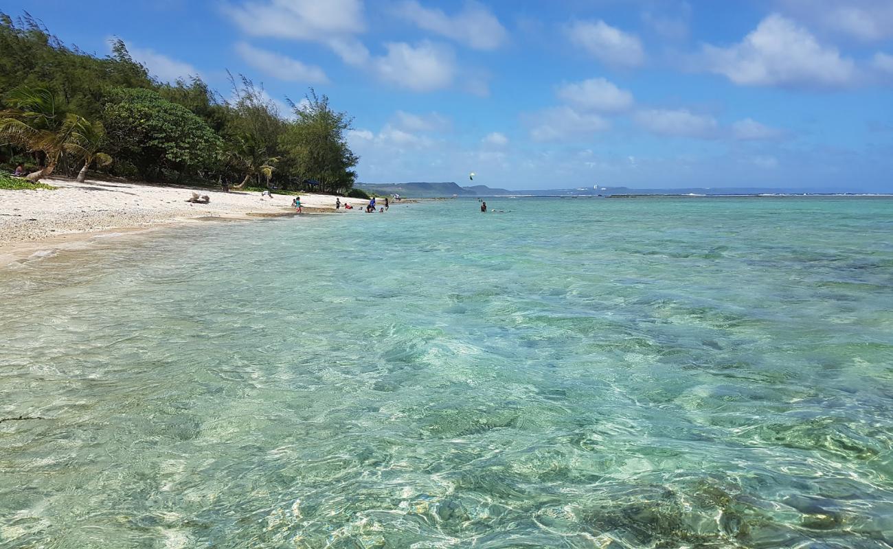 Ipan Beach'in fotoğrafı çakıl ile kum yüzey ile