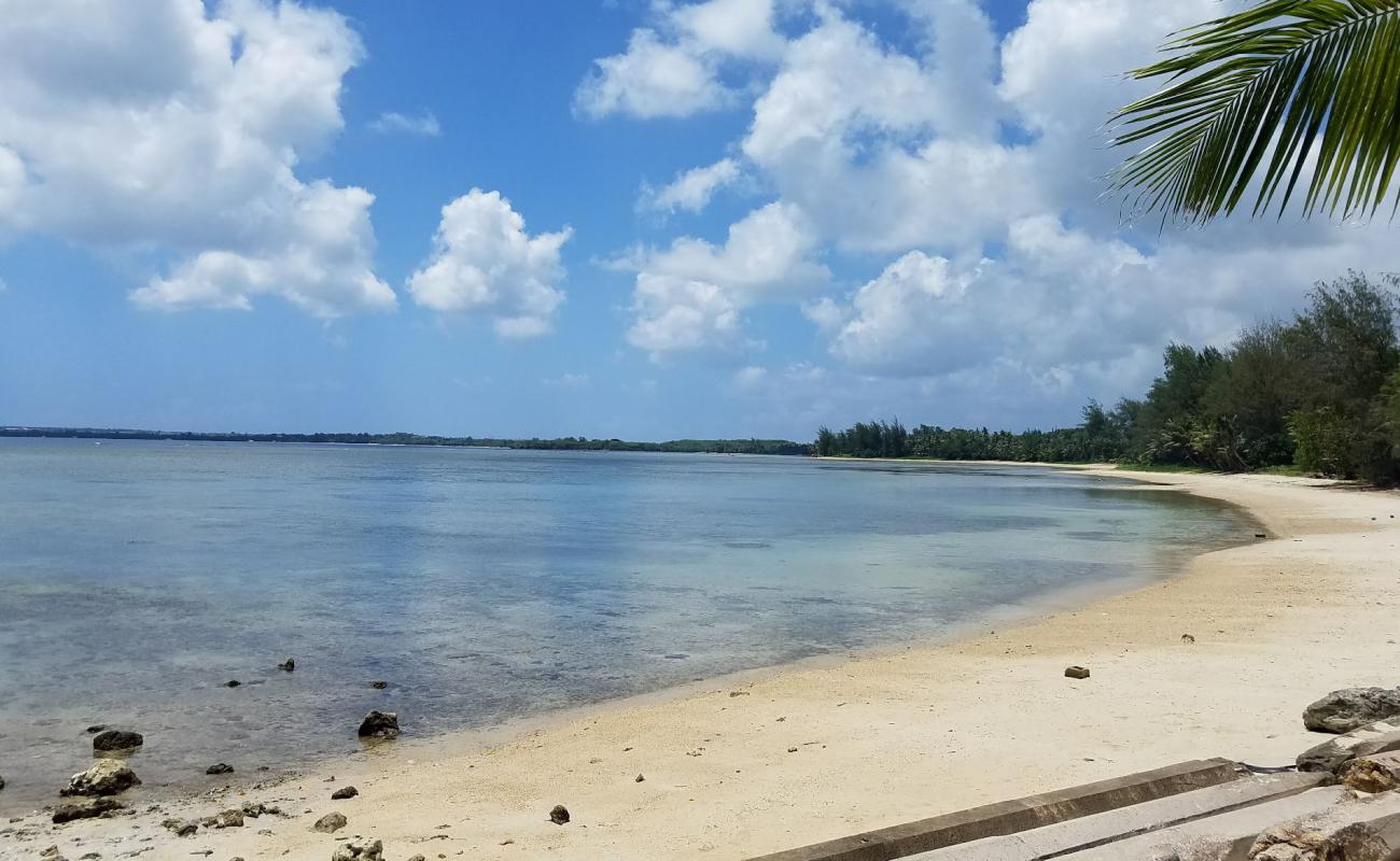 Salinas Beach'in fotoğrafı bej kum ve çakıl yüzey ile