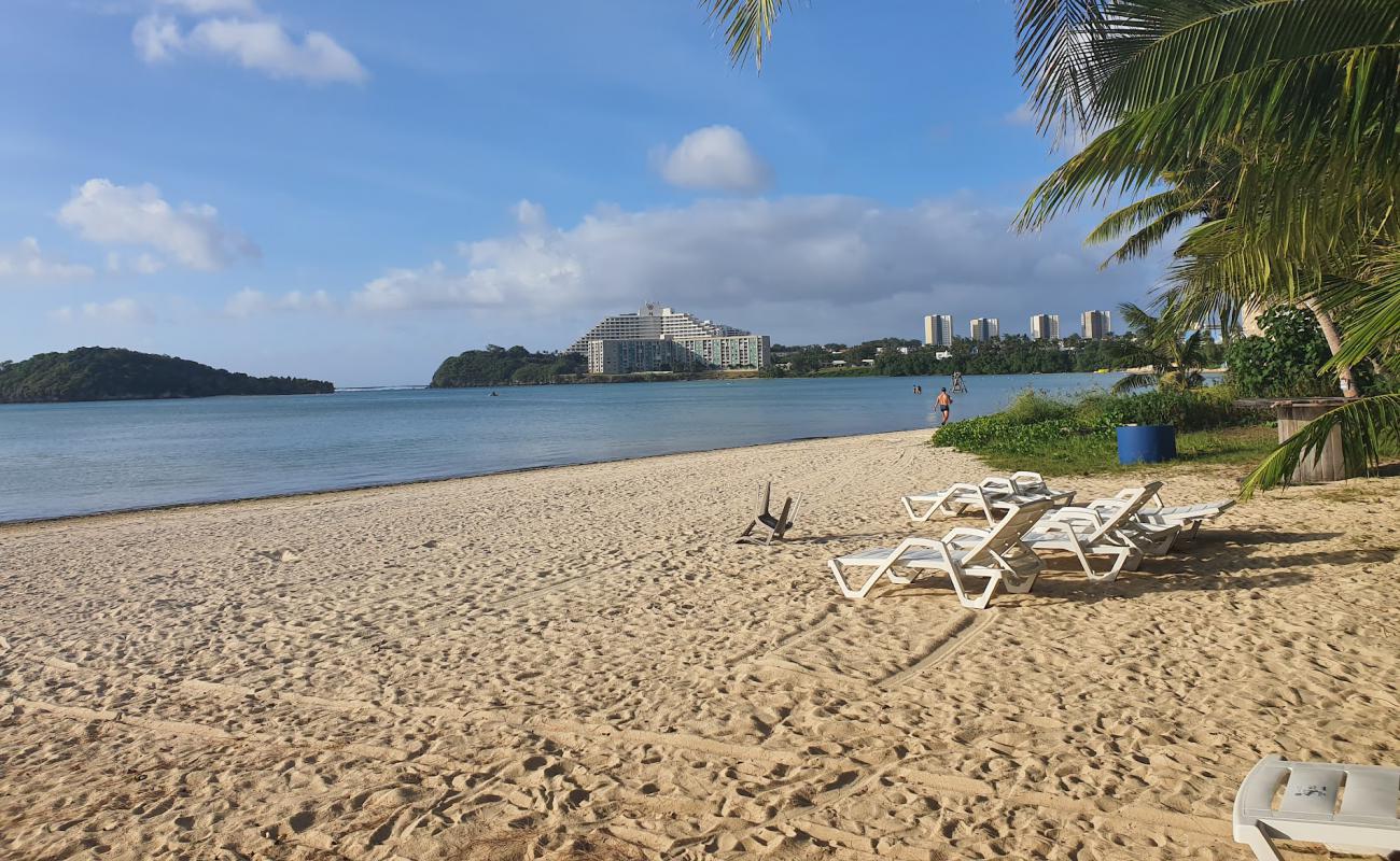 Dungcas Beach'in fotoğrafı parlak kum yüzey ile