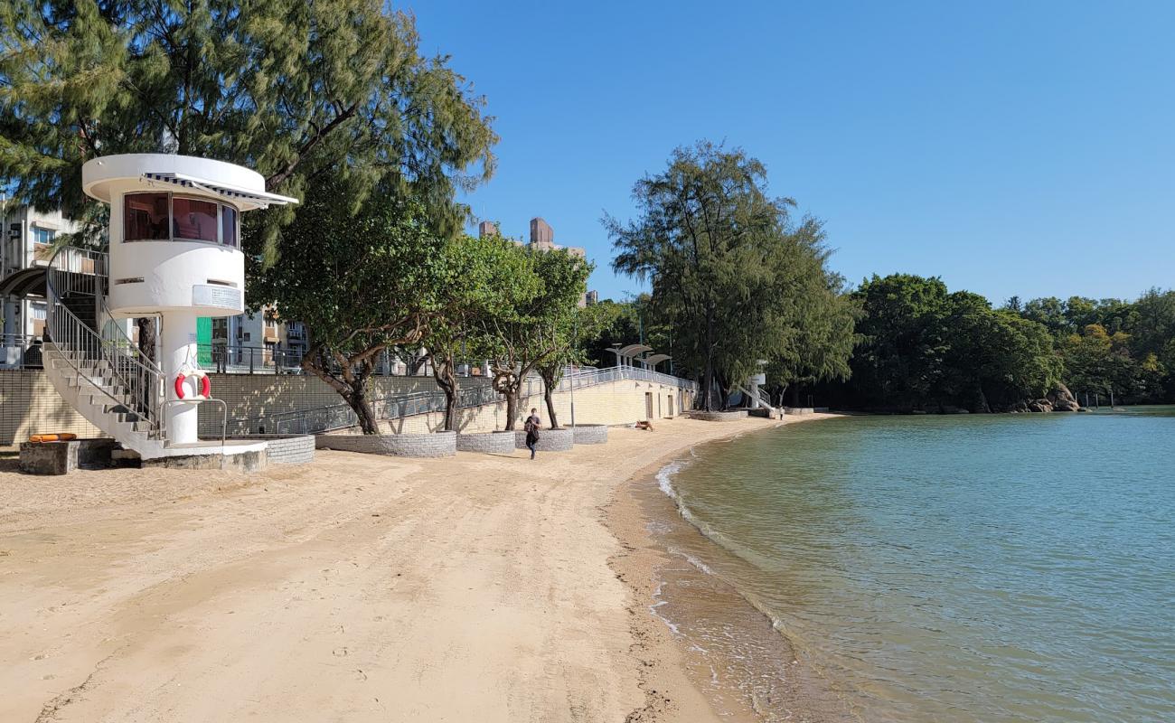 Castle Peak Beach'in fotoğrafı açık bej kum yüzey ile