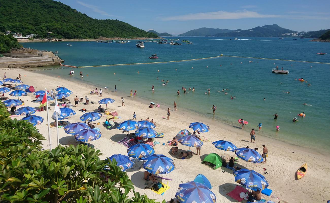 Trio Beach'in fotoğrafı açık bej kum yüzey ile