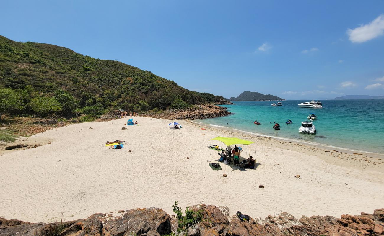 Bailawan Beach'in fotoğrafı çakıl ile kum yüzey ile