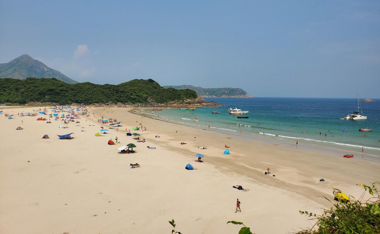 Ham Tin Beach'in fotoğrafı parlak kum yüzey ile