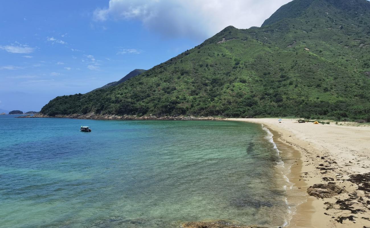 Nam She Wan beach'in fotoğrafı parlak kum yüzey ile