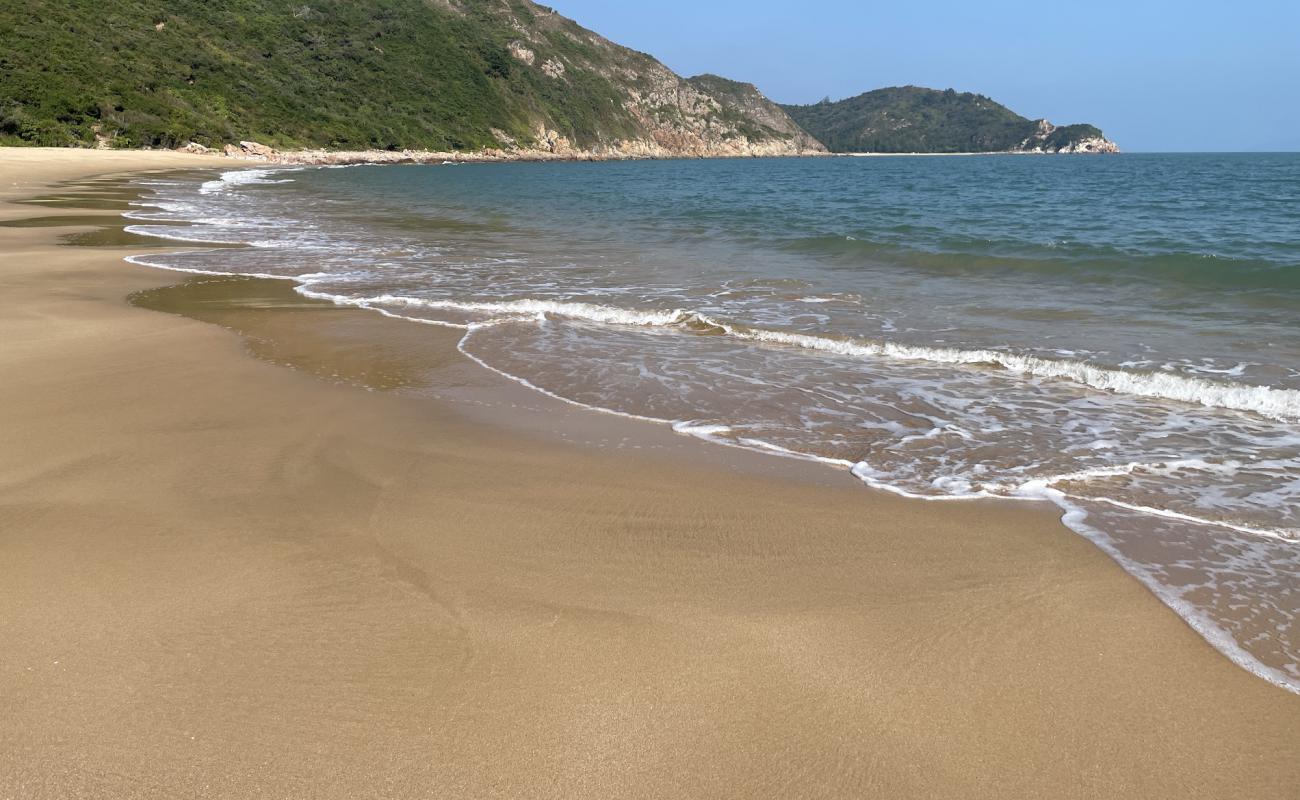 Fan Lau Beach'in fotoğrafı açık bej kum yüzey ile