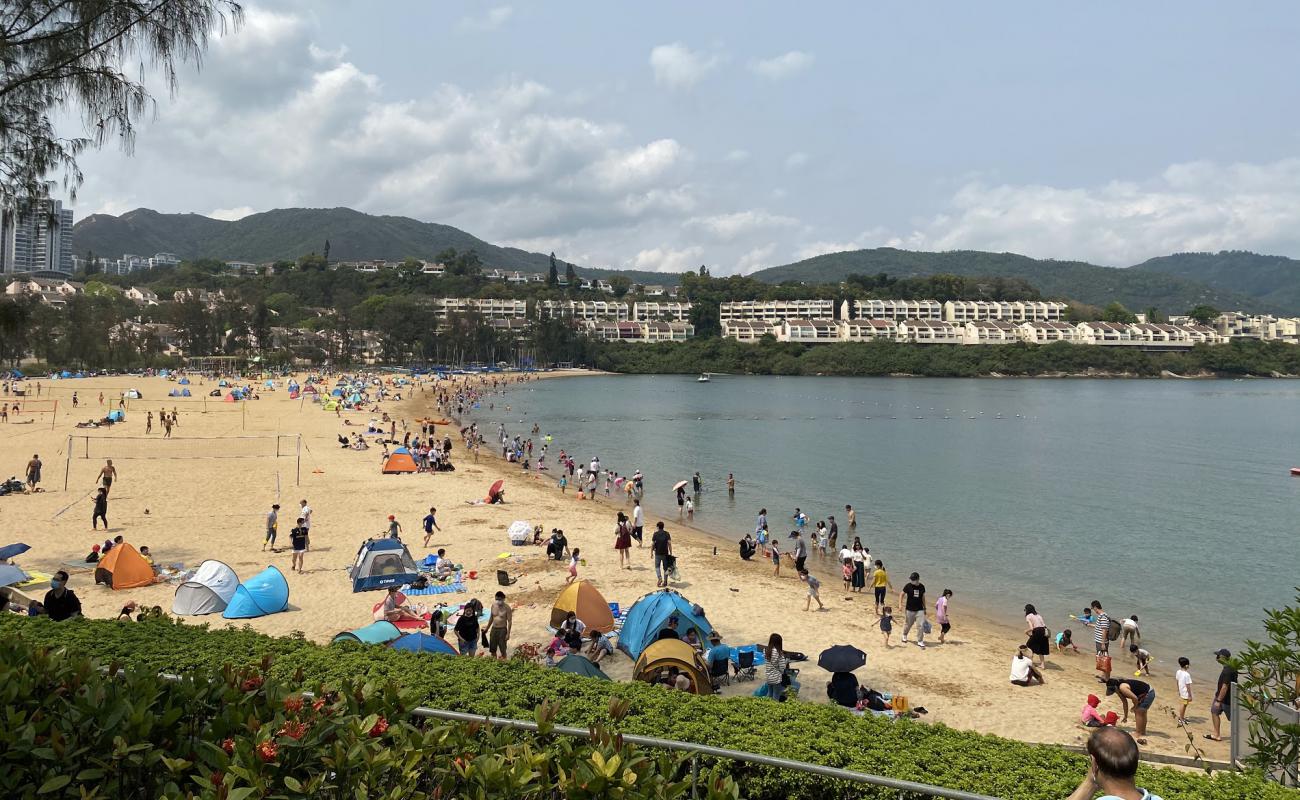 Tai Pak Beach'in fotoğrafı parlak kum yüzey ile