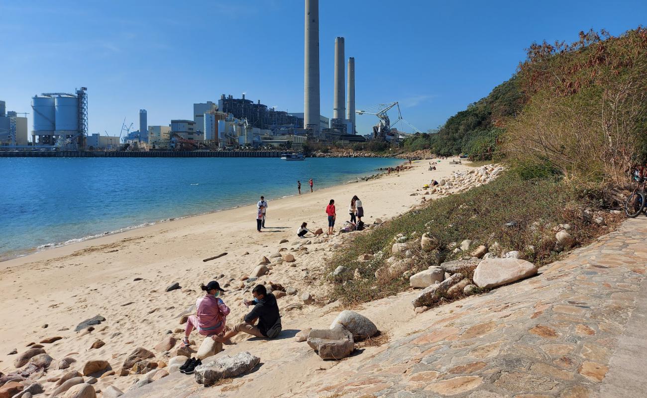 Lamma Power Station Beach'in fotoğrafı parlak kum yüzey ile