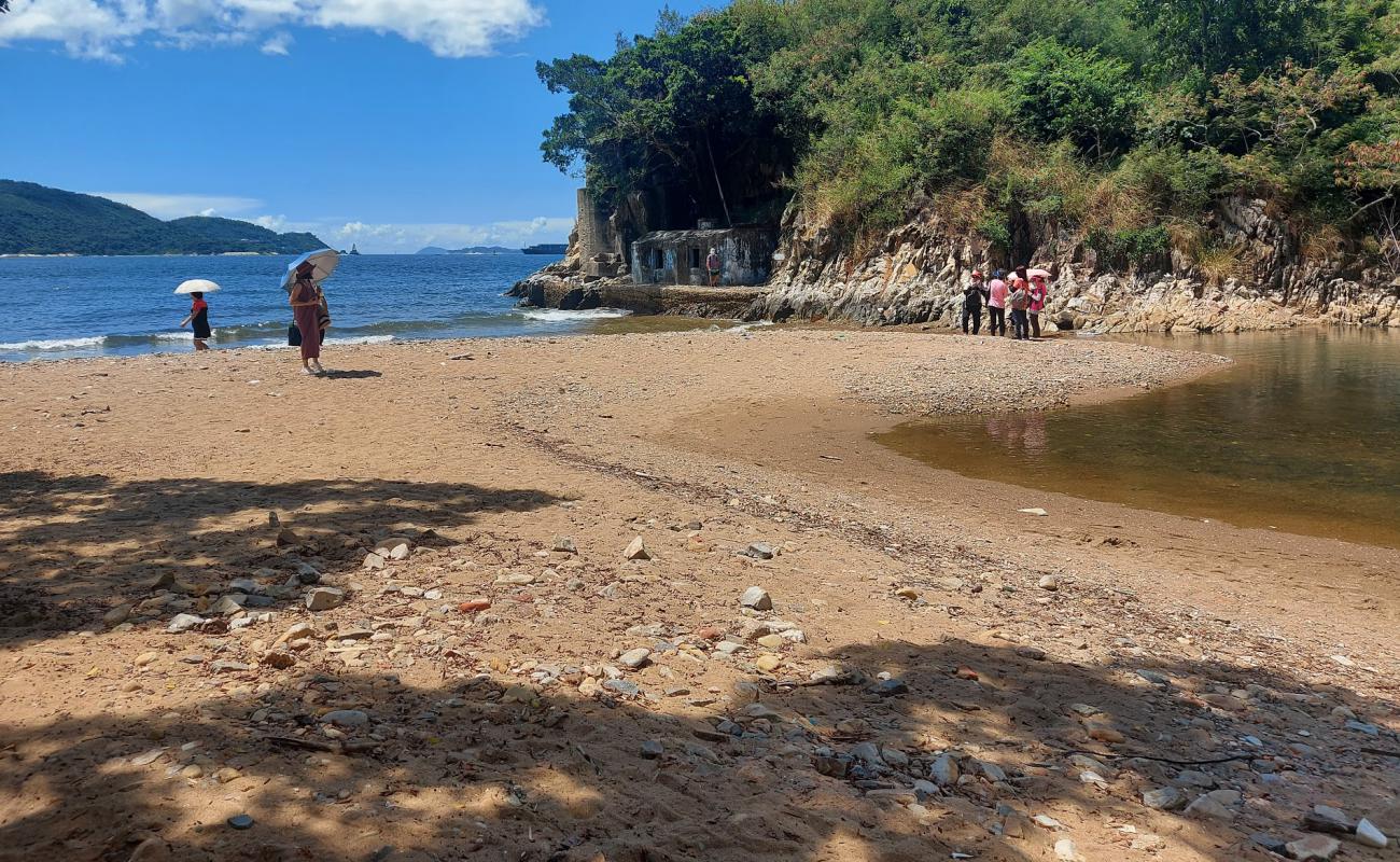 Waterfall bay'in fotoğrafı bej kum ve çakıl yüzey ile