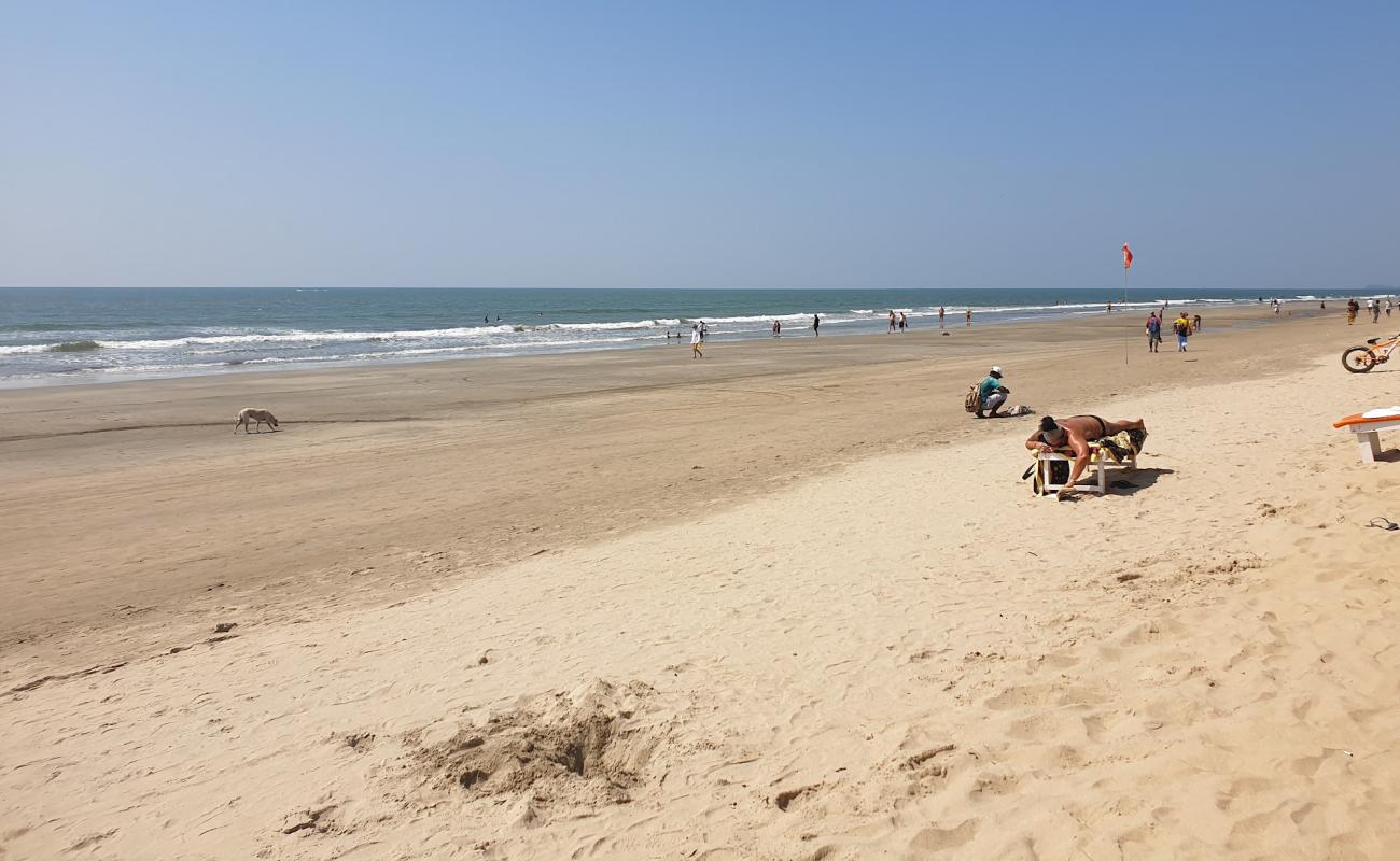 Mandrem Beach'in fotoğrafı i̇nce bej kum yüzey ile