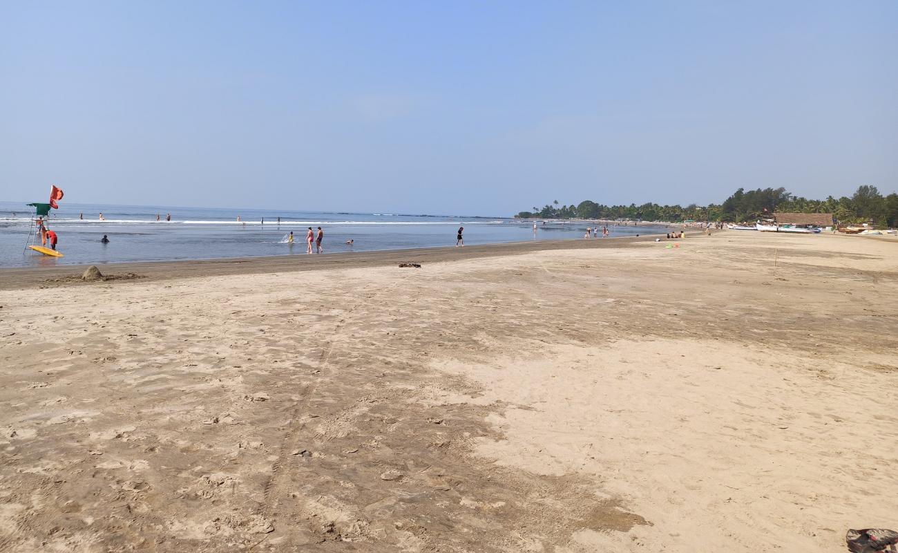 Morjhim Beach'in fotoğrafı açık bej kum yüzey ile