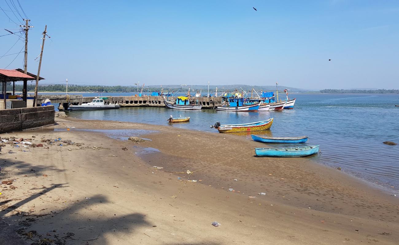 Chapora Beach'in fotoğrafı parlak kum yüzey ile