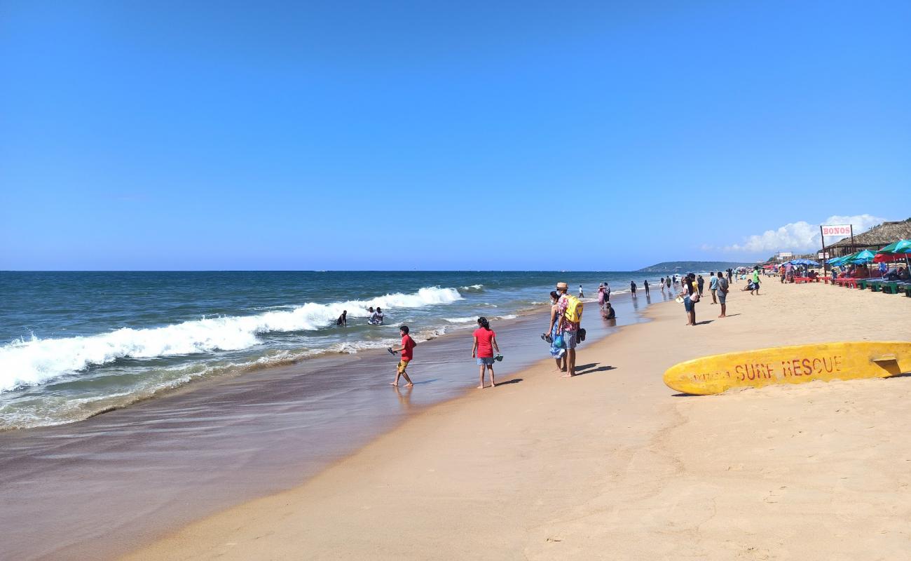 Candolim Beach'in fotoğrafı açık bej kum yüzey ile