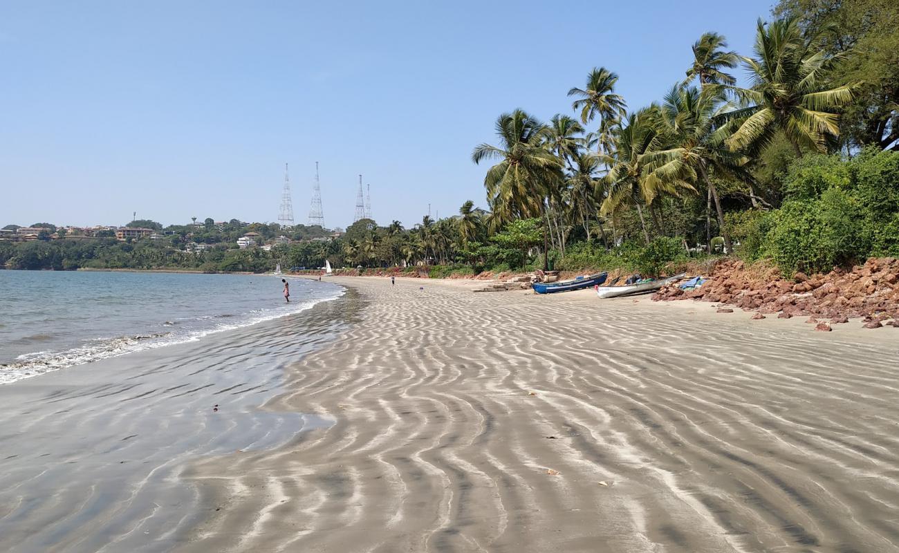Bambolim Beach'in fotoğrafı açık bej kum yüzey ile