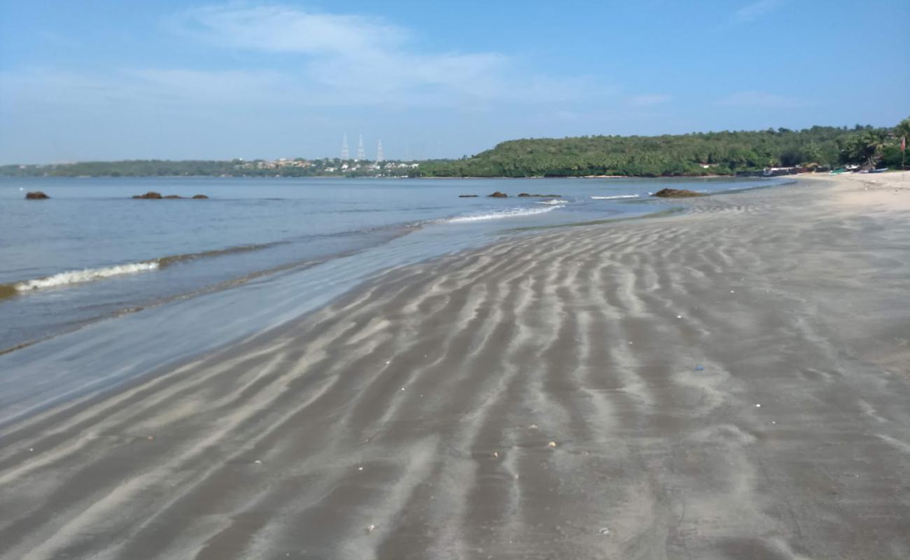 Bambolim Beach'in fotoğrafı açık bej kum yüzey ile