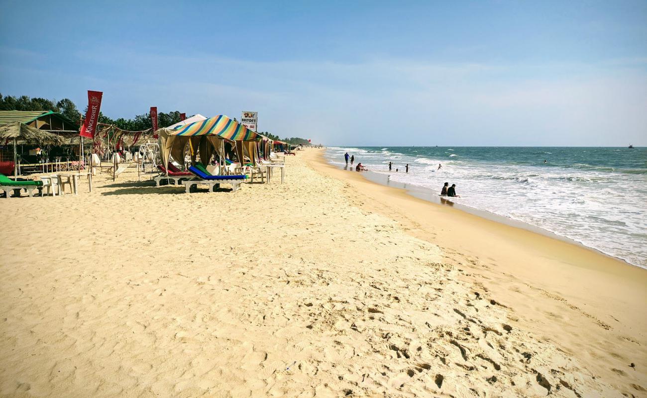 Utorda Beach'in fotoğrafı açık bej kum yüzey ile