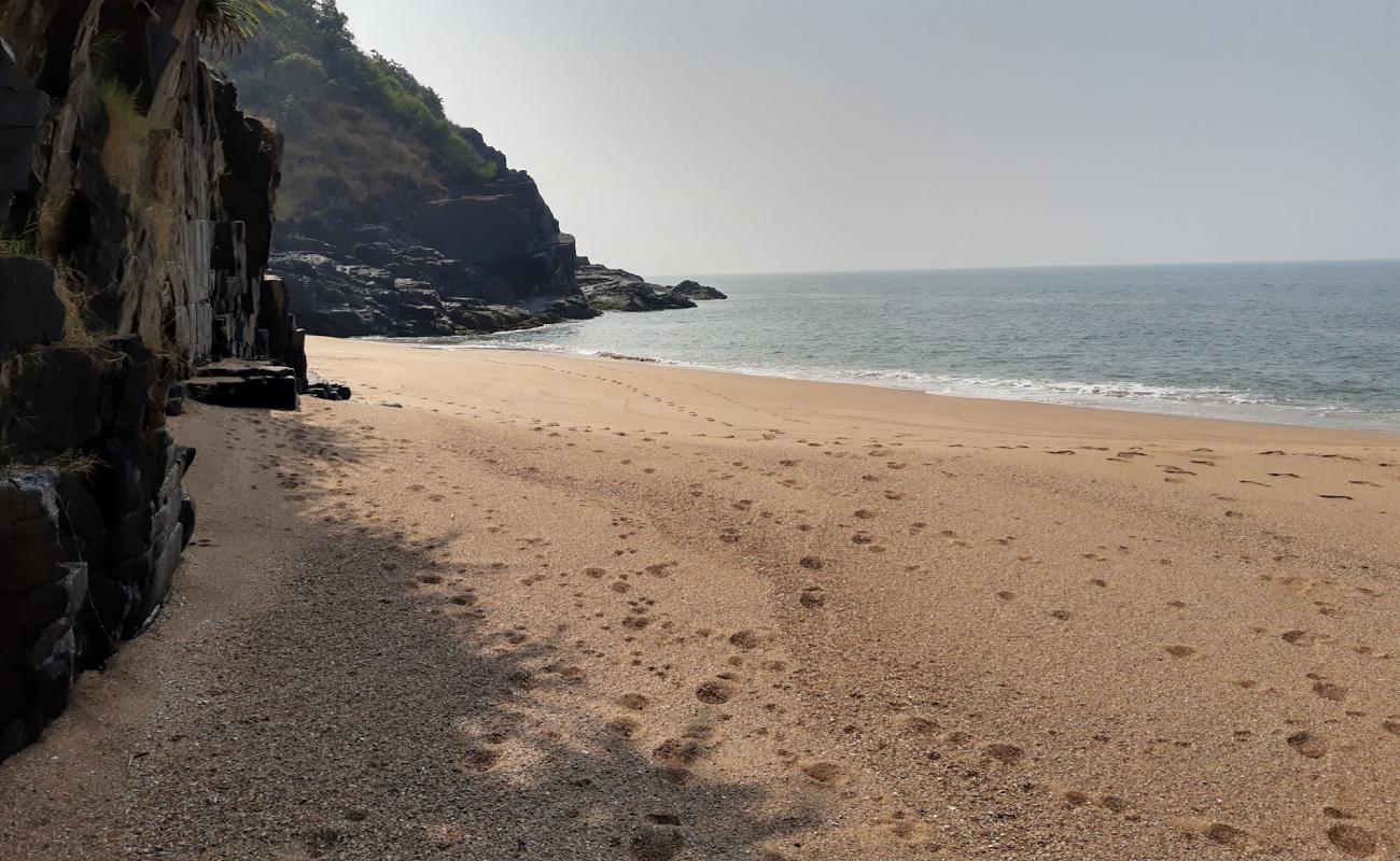 Moon Beach'in fotoğrafı parlak kum yüzey ile