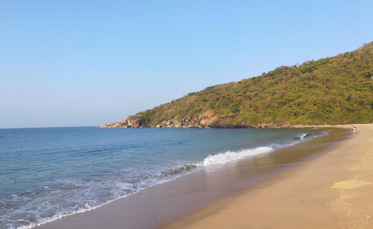 Balindra Deva Beach'in fotoğrafı açık bej kum yüzey ile