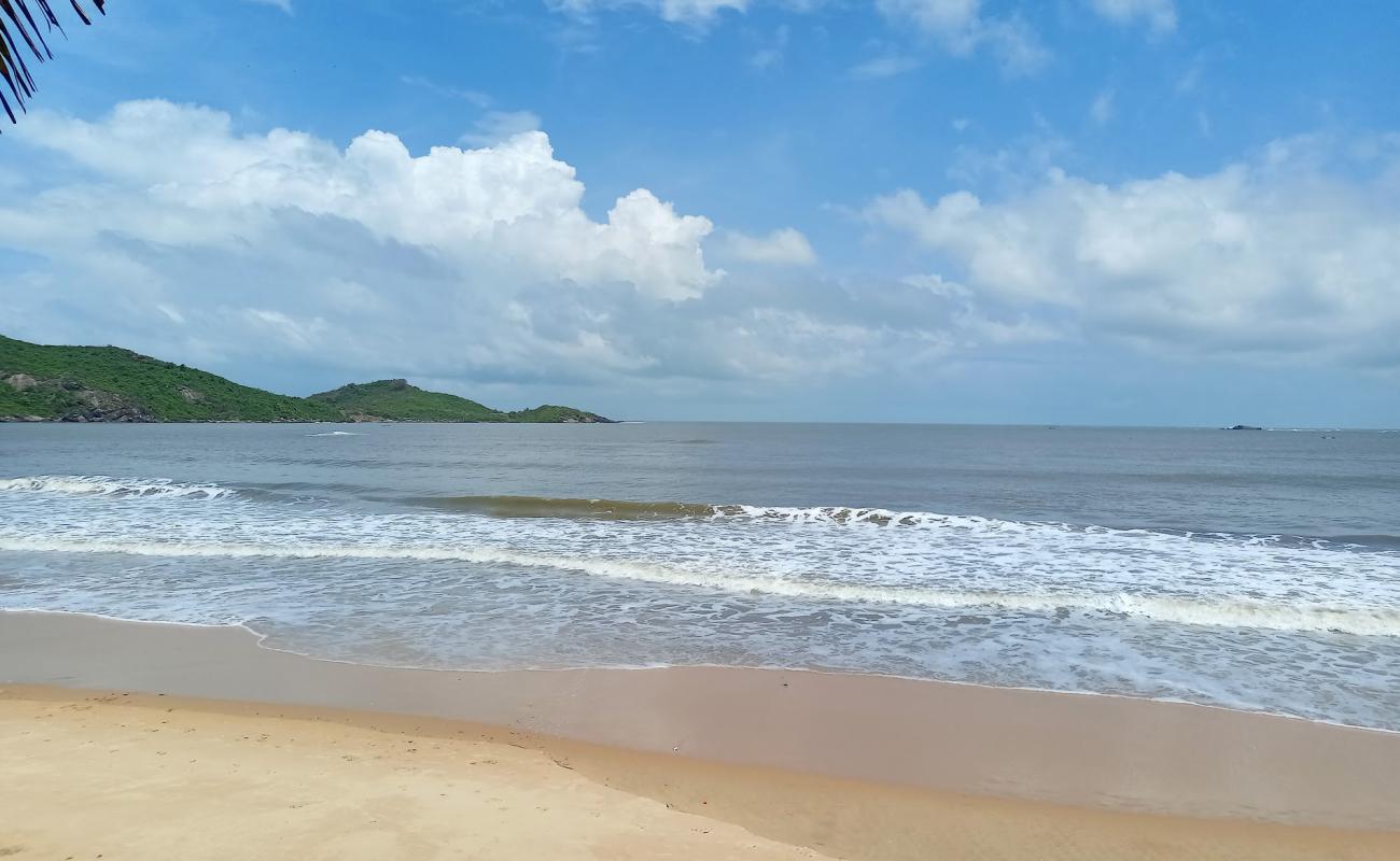 Belambar Beach'in fotoğrafı bej kum ve çakıl yüzey ile