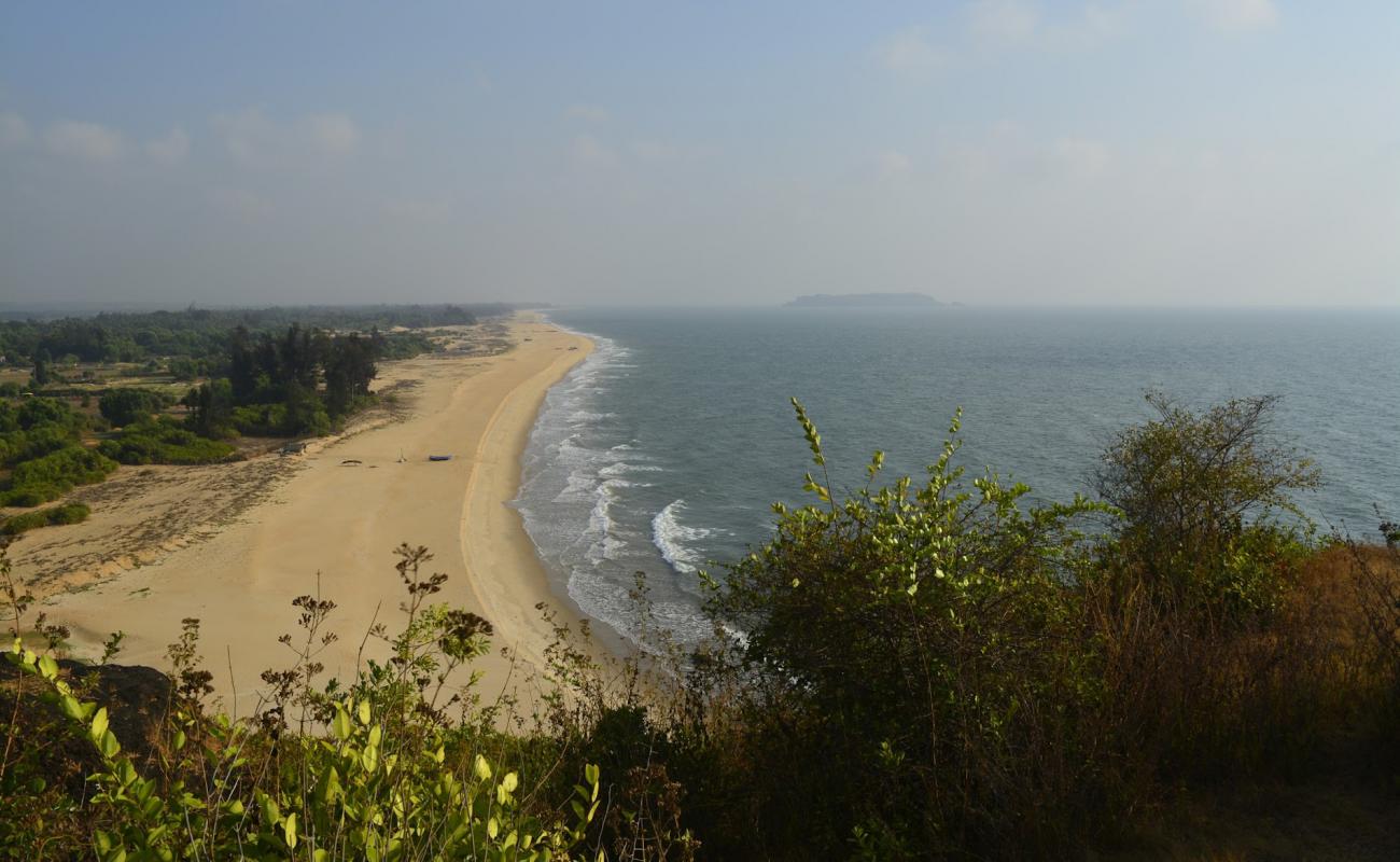 Bhramha Beach'in fotoğrafı açık bej kum yüzey ile