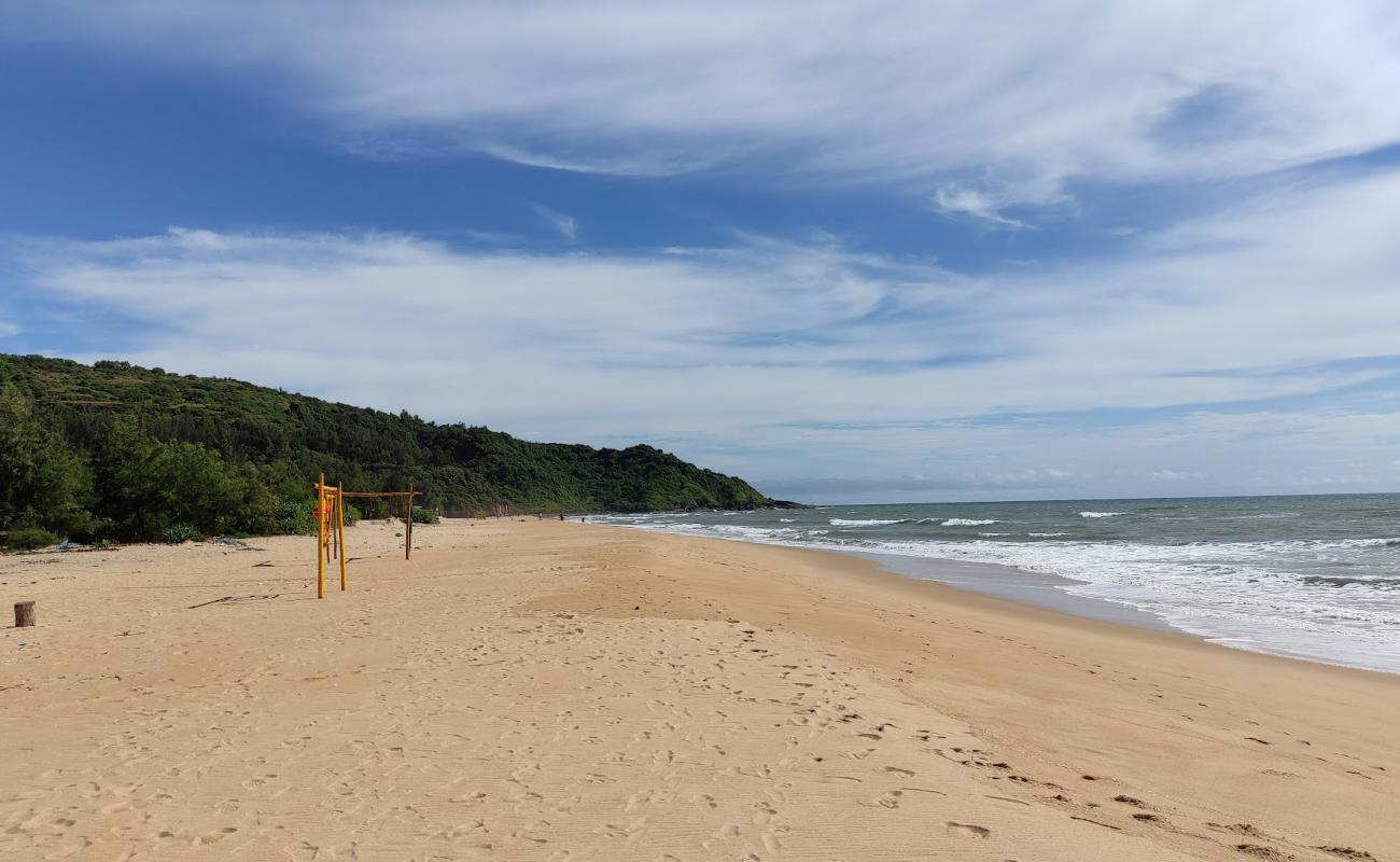 Apsarakonda Beach'in fotoğrafı açık bej kum yüzey ile