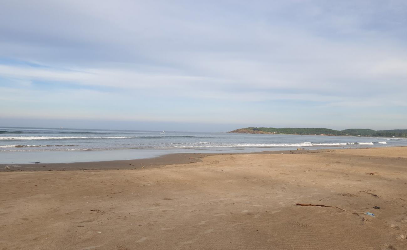 Alvekodi Beach'in fotoğrafı açık bej kum yüzey ile
