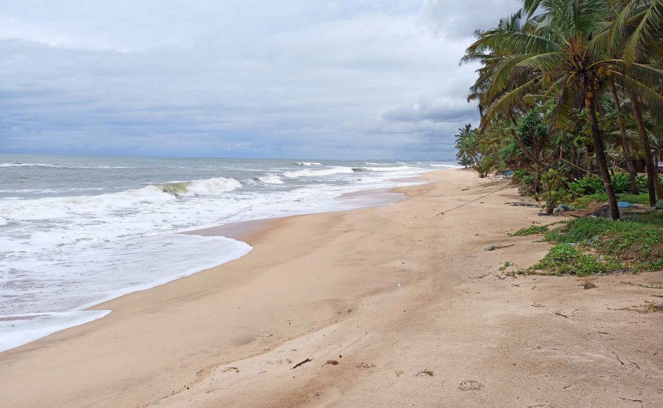 Akalabailu beach'in fotoğrafı açık bej kum yüzey ile