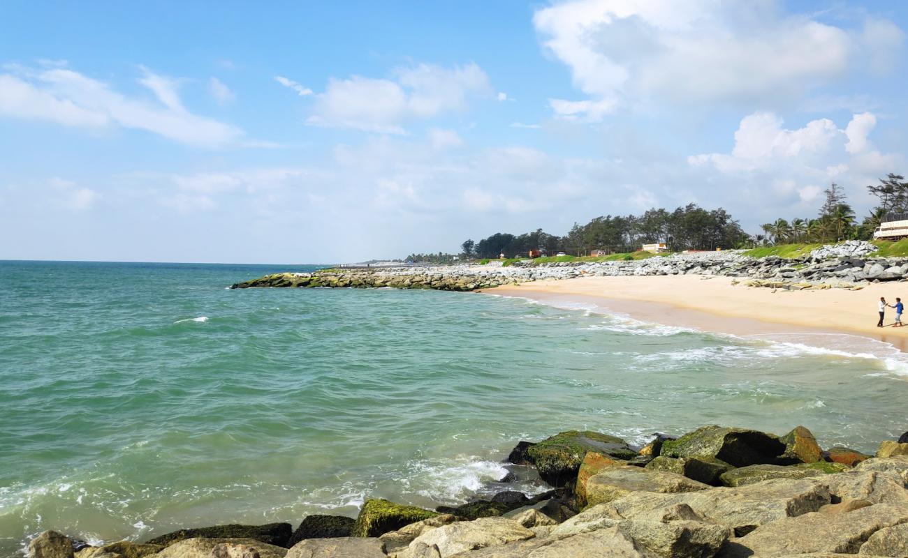 Trasi Beach'in fotoğrafı parlak kabuk kumu yüzey ile