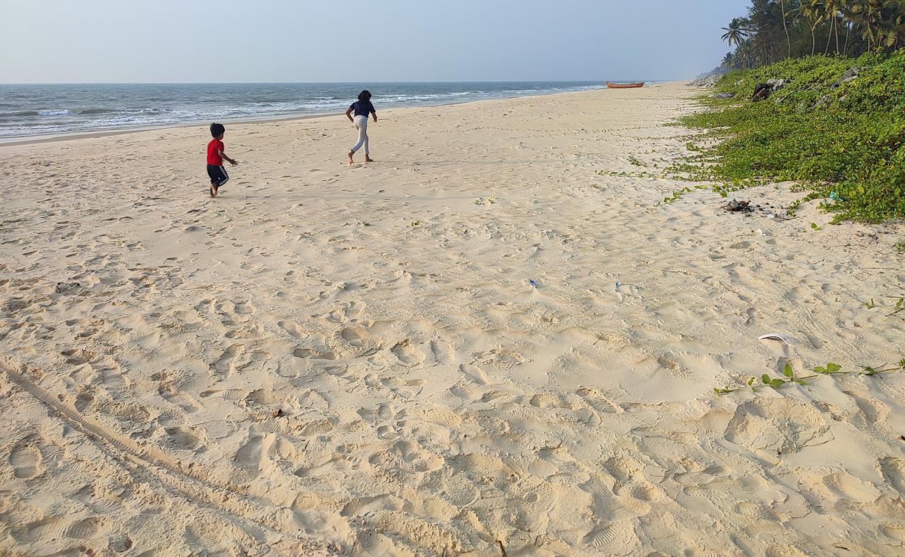 Padukere Beach'in fotoğrafı açık bej kum yüzey ile