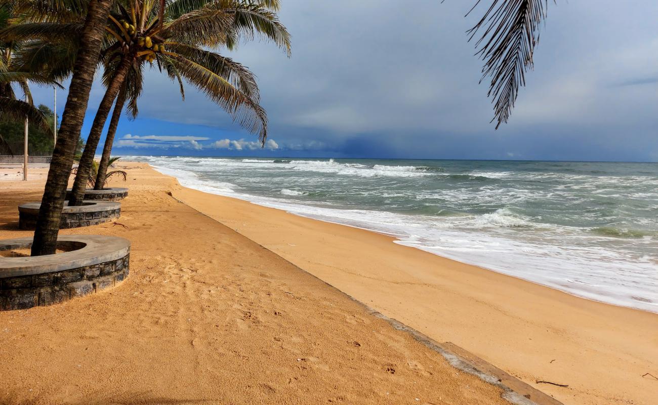 Padubidri Beach'in fotoğrafı açık bej kum yüzey ile