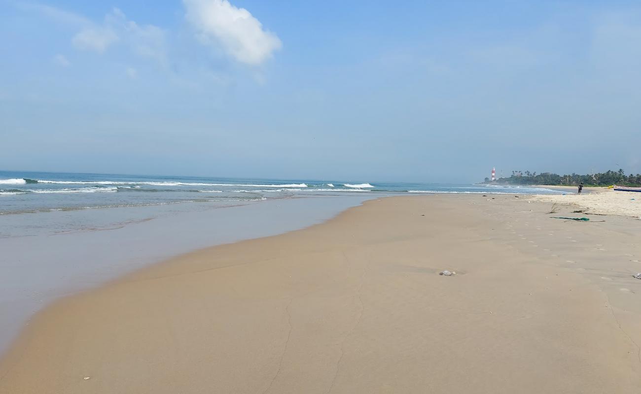 Suratkal Beach'in fotoğrafı parlak kum yüzey ile