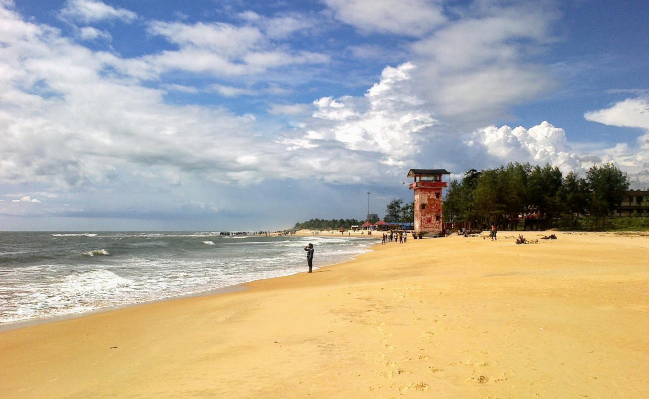 Panambur Beach'in fotoğrafı parlak kum yüzey ile