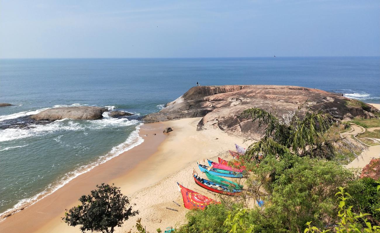Someshwar Beach'in fotoğrafı açık bej kum yüzey ile