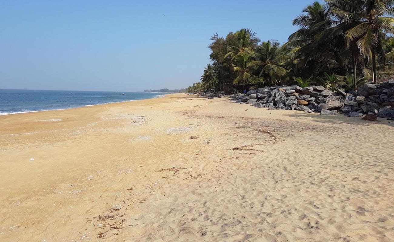 Batapady Beach'in fotoğrafı açık bej kum yüzey ile