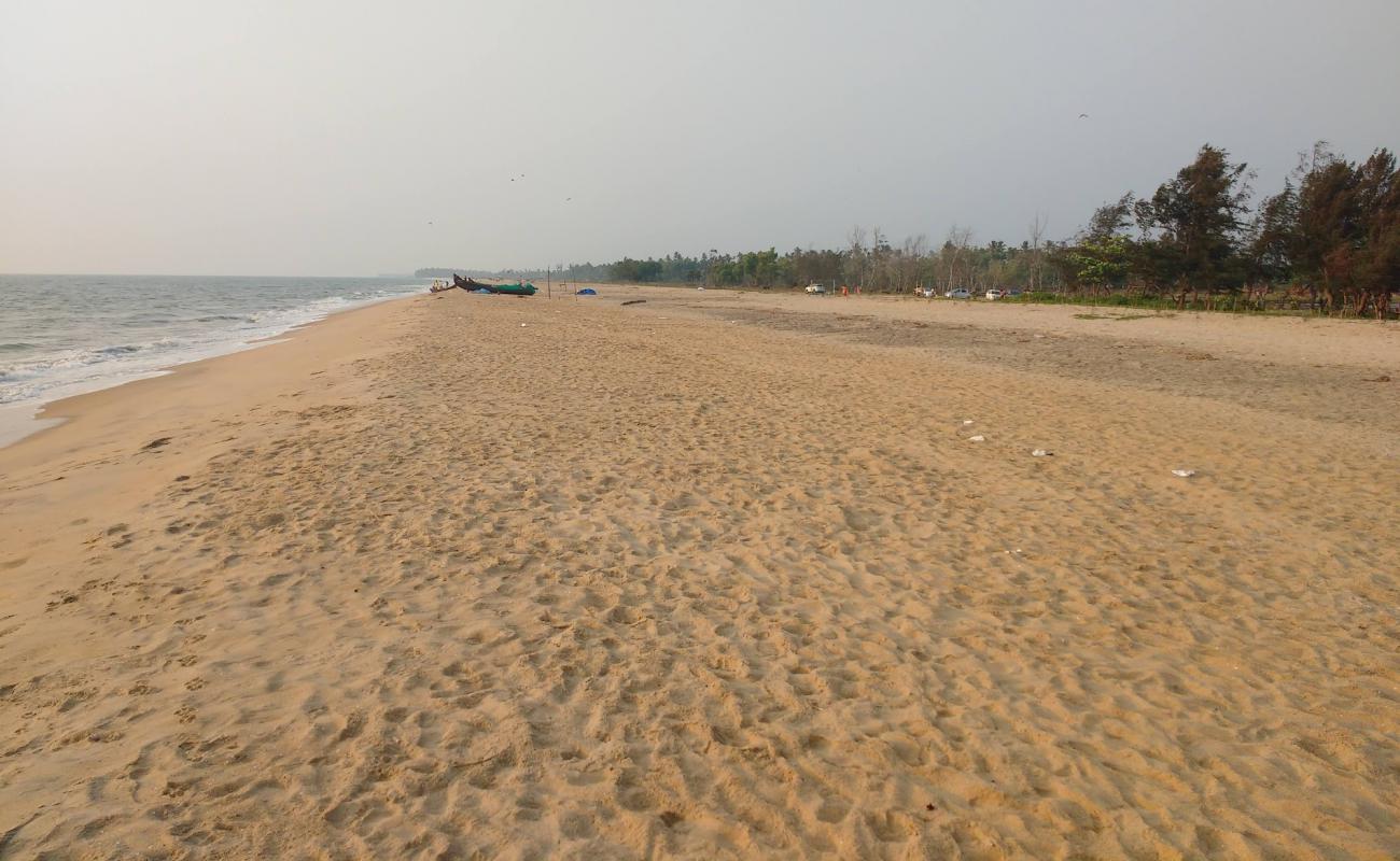 Puthuvype Beach'in fotoğrafı parlak kum yüzey ile