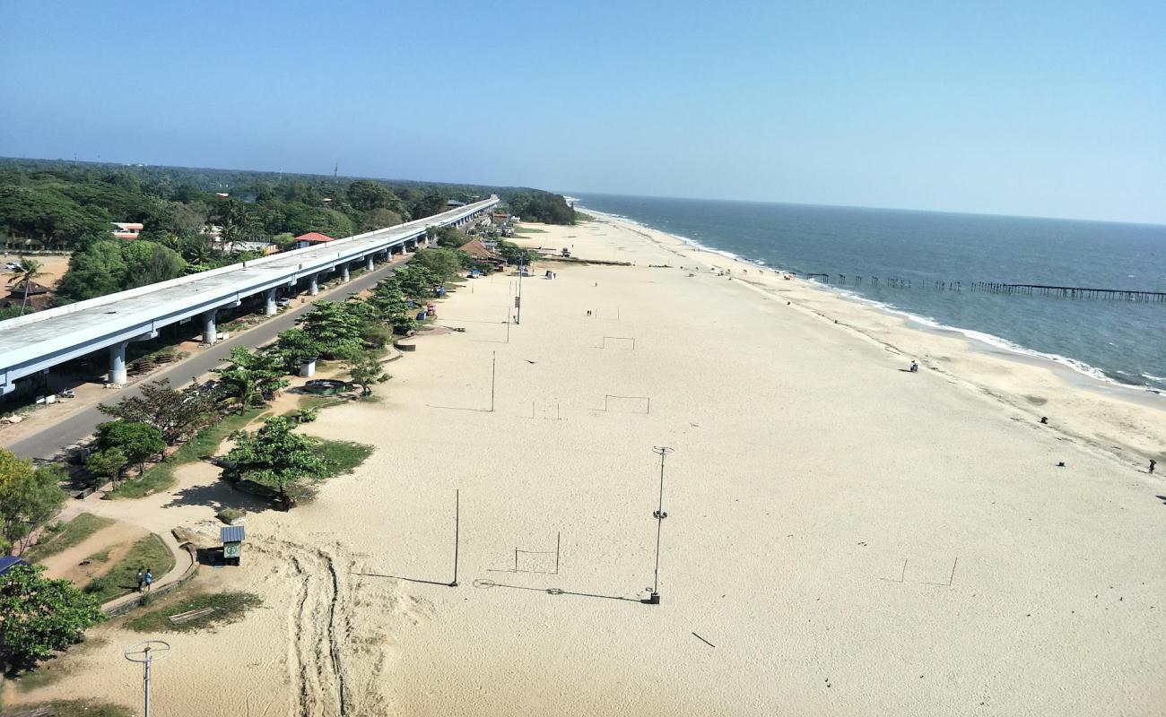 Alappuzha Beach'in fotoğrafı parlak kum yüzey ile