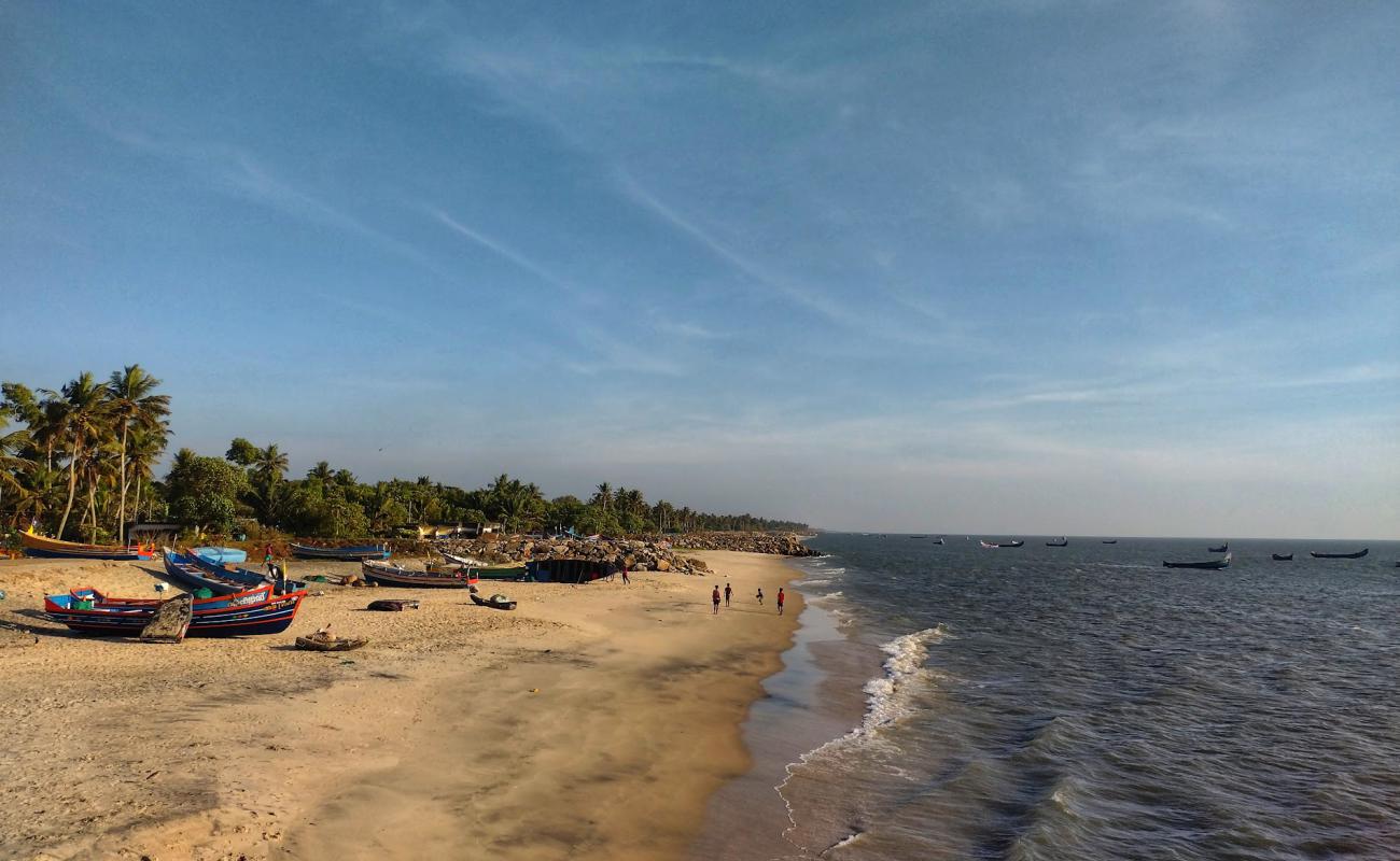 Ambalapuzha Beach'in fotoğrafı parlak kum yüzey ile