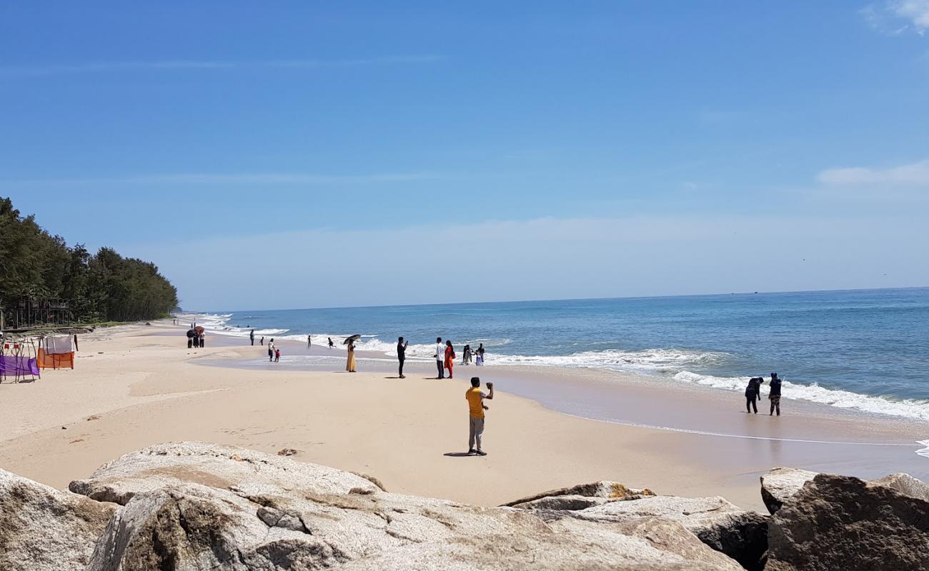 Azheekal Beach'in fotoğrafı parlak ince kum yüzey ile