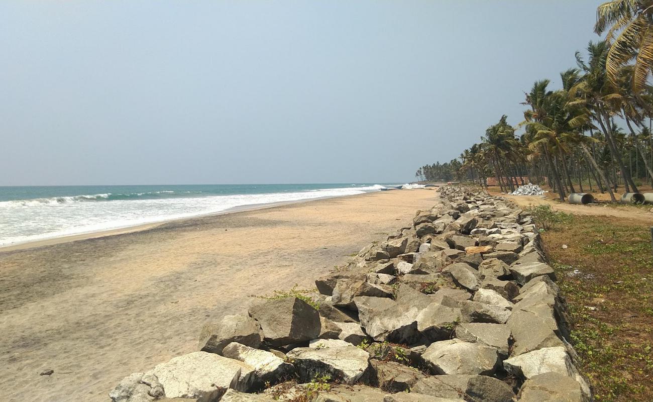 Paravur Beach'in fotoğrafı parlak ince kum yüzey ile