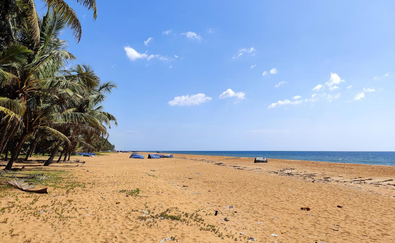 Puthenthope Beach'in fotoğrafı parlak kum yüzey ile