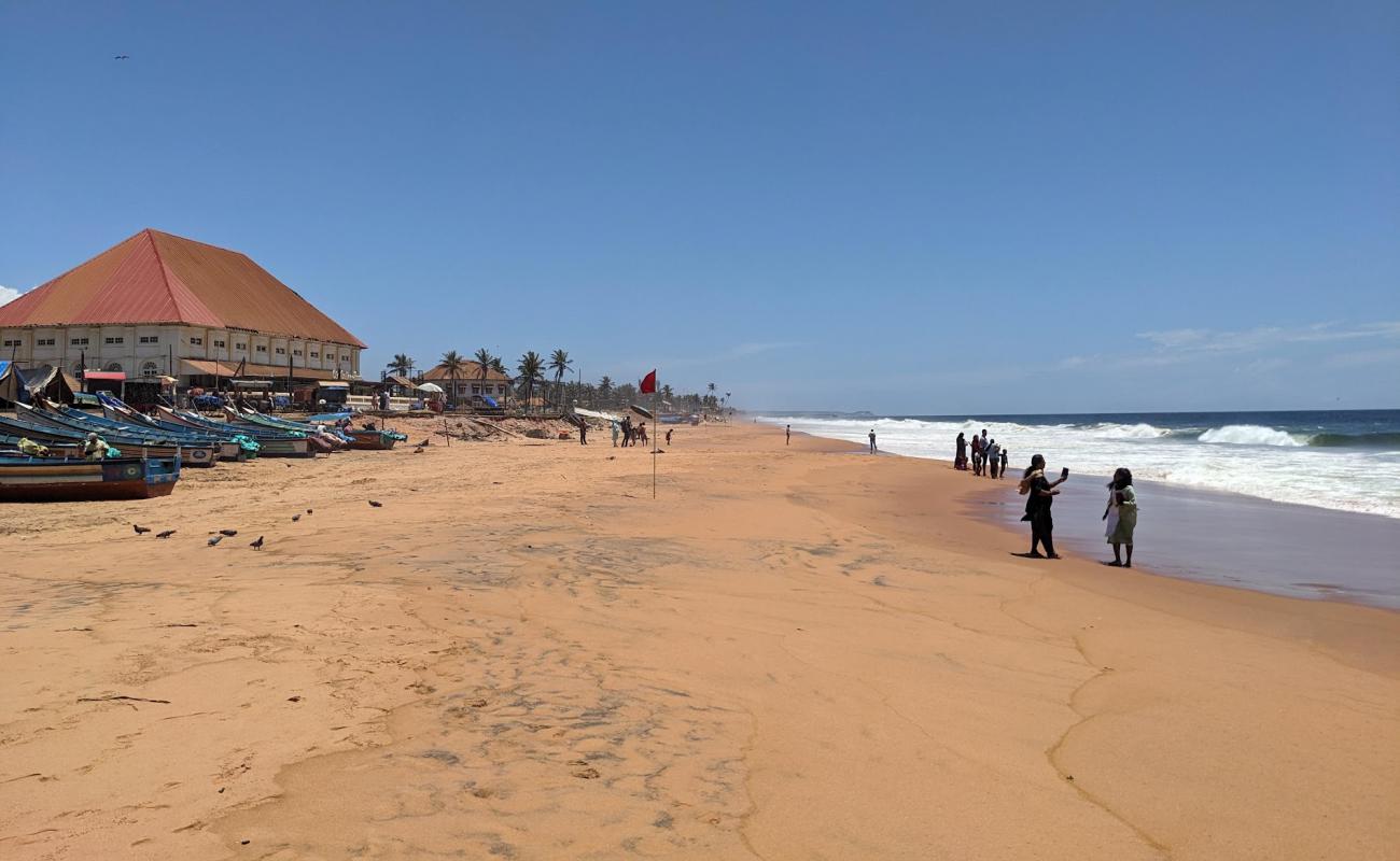 Shangumugham Beach'in fotoğrafı parlak kum yüzey ile