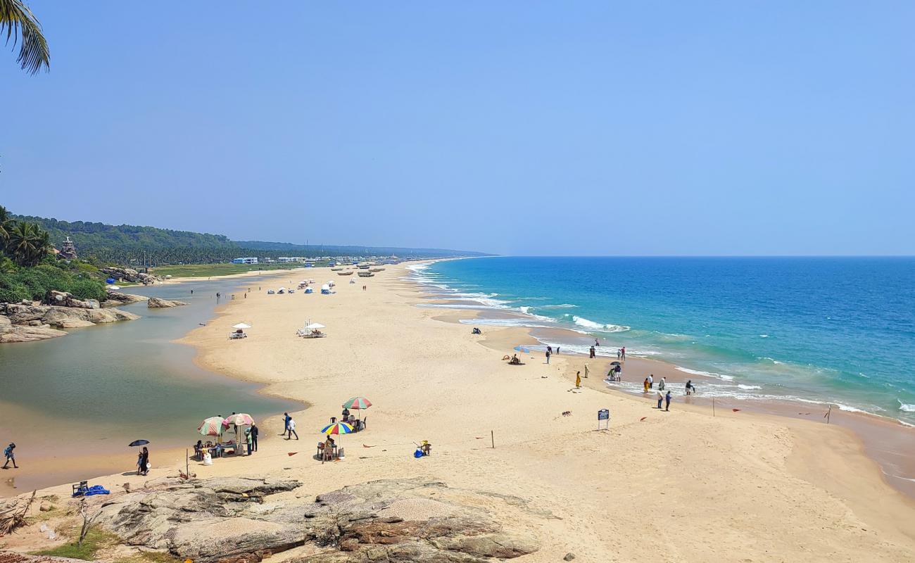 Adimalathura Beach'in fotoğrafı parlak ince kum yüzey ile