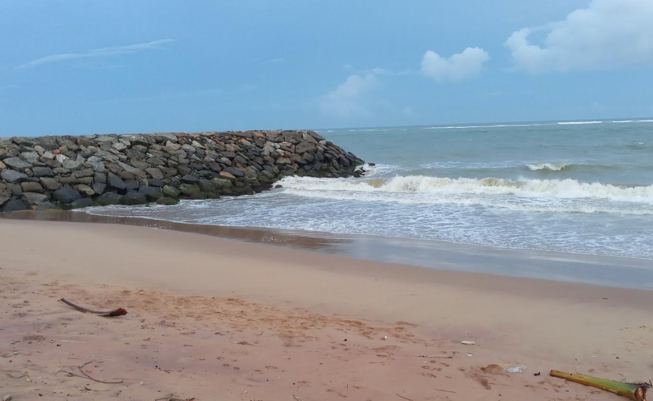 Koottappanai Beach'in fotoğrafı açık bej kum yüzey ile