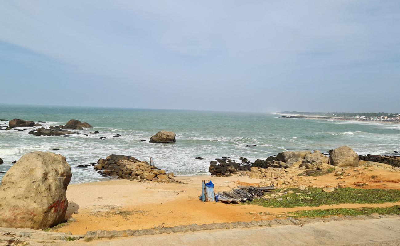 Kovalam Beach'in fotoğrafı açık bej kum yüzey ile