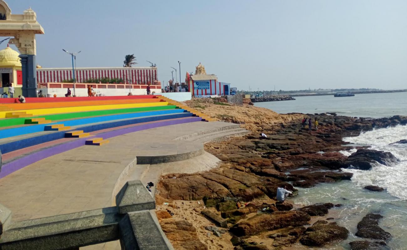 Kanniyakumari Sunrise Beach'in fotoğrafı açık bej kum yüzey ile