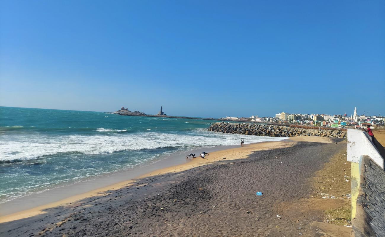 Vivekananda Kendra Beach'in fotoğrafı açık bej kum yüzey ile