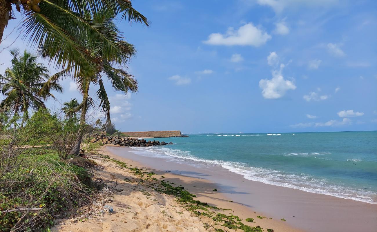 Amanakkanvilai Beach'in fotoğrafı açık bej kum yüzey ile