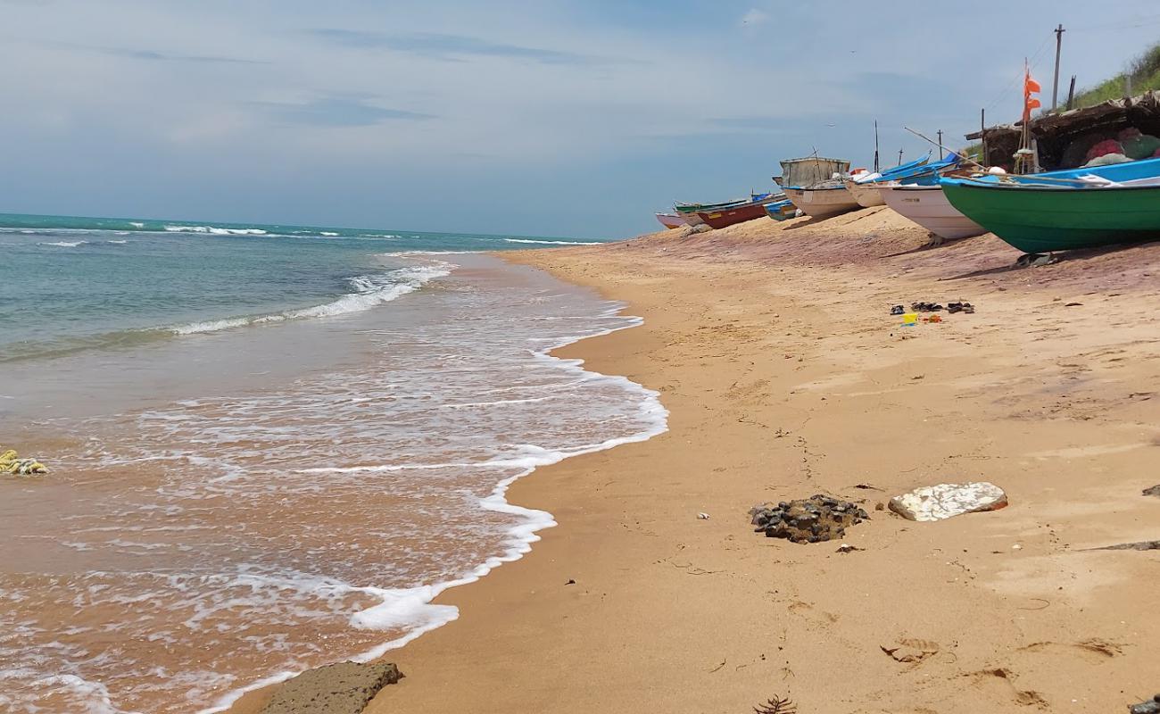 Kooduthalai beach'in fotoğrafı açık bej kum yüzey ile