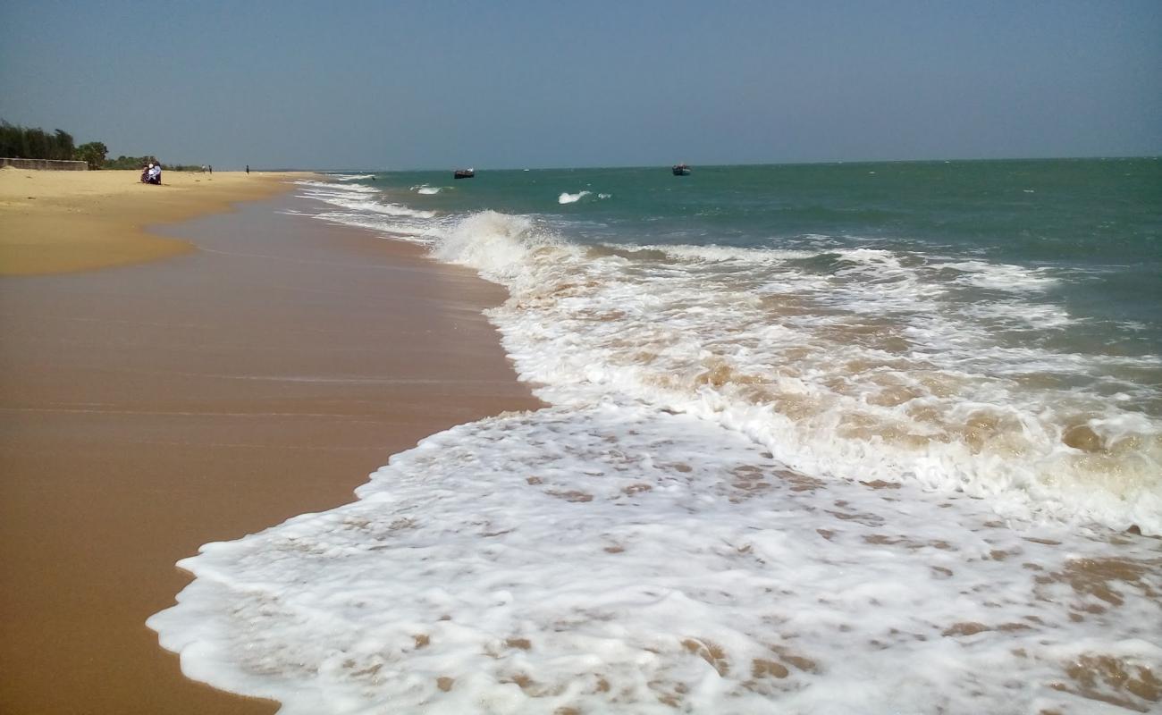 Kulasekharapatnam Beach'in fotoğrafı açık bej kum yüzey ile