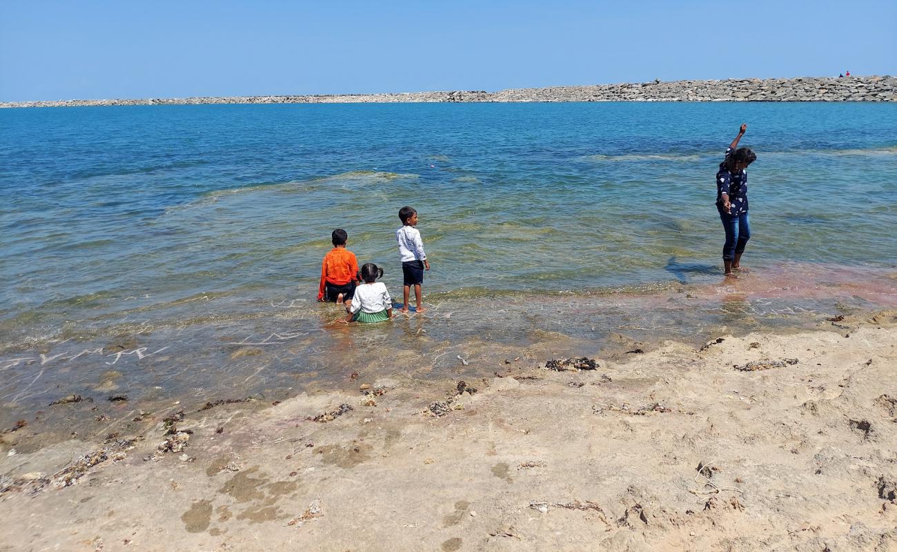 Adaikalapuram Beach'in fotoğrafı açık bej kum yüzey ile